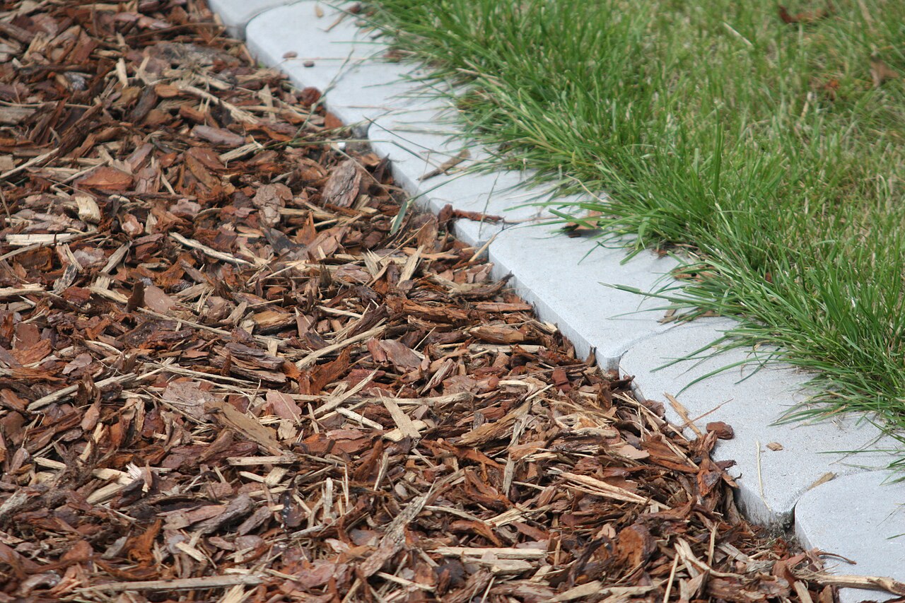 Commercial mulching and landscaping
